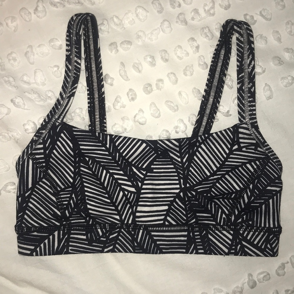 LULULEMON black and white sports bra